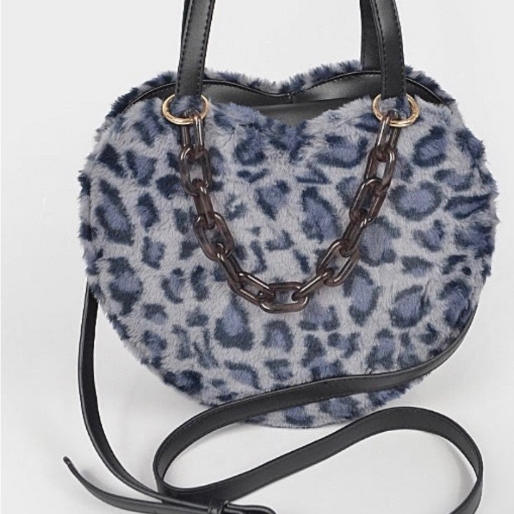 COPY - Y2K fur leopard heart bag comes with a shoulder strap